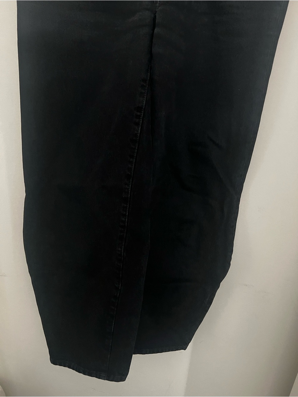 Toteme Barrel High-Rise Black Jeans - Picture 4 of 6